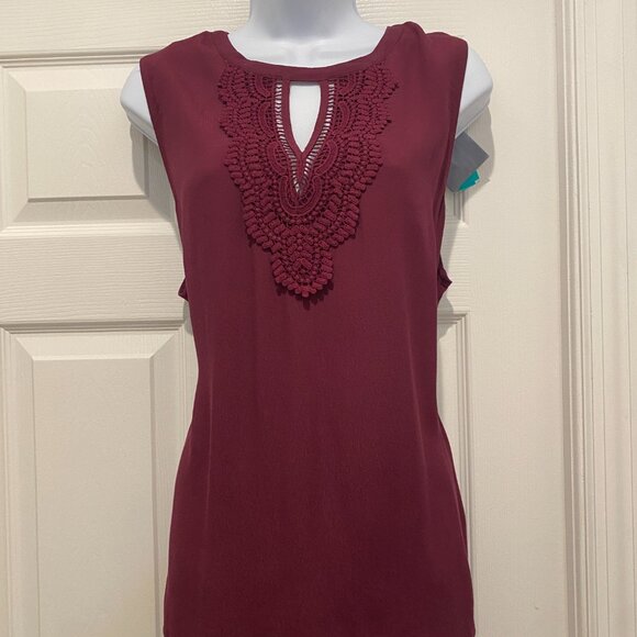 Daniel Rainn Quin Keyhole Crochet Top - Picture 1 of 10